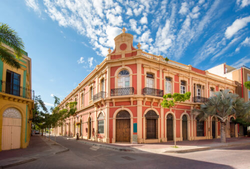 Mexico, Mazatlan, Colorful old city streets in historic city center